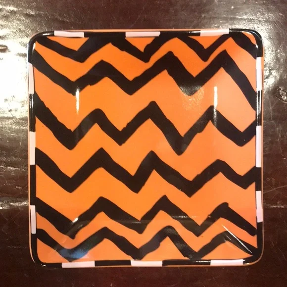 Set of 3 Small Stoneware Plates - Picture 3 of 10